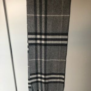 Burberry cashmere scarf